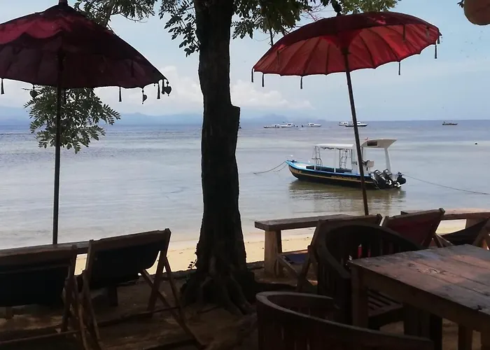 Mangrove Beach Hut レンボンガン島