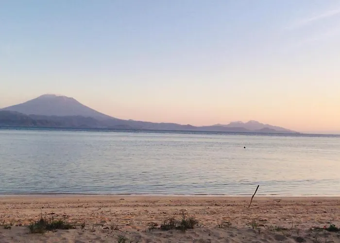 リゾート Mangrove Beach Hut レンボンガン島