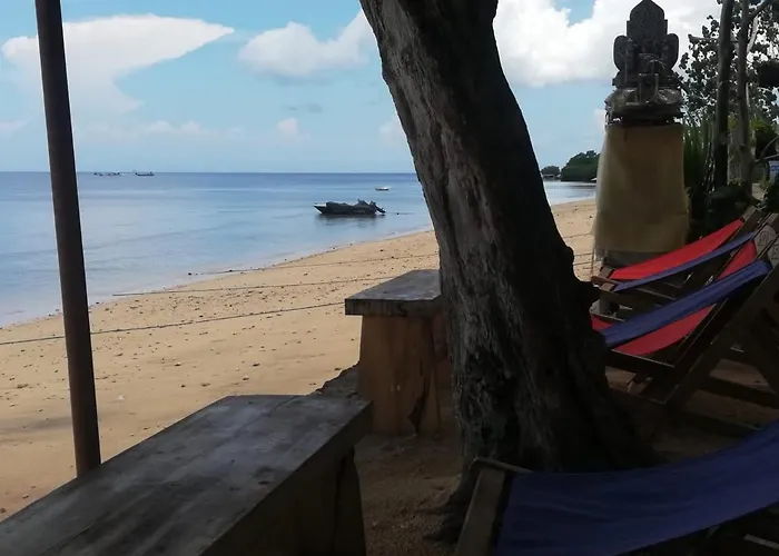 Mangrove Beach Hut レンボンガン島