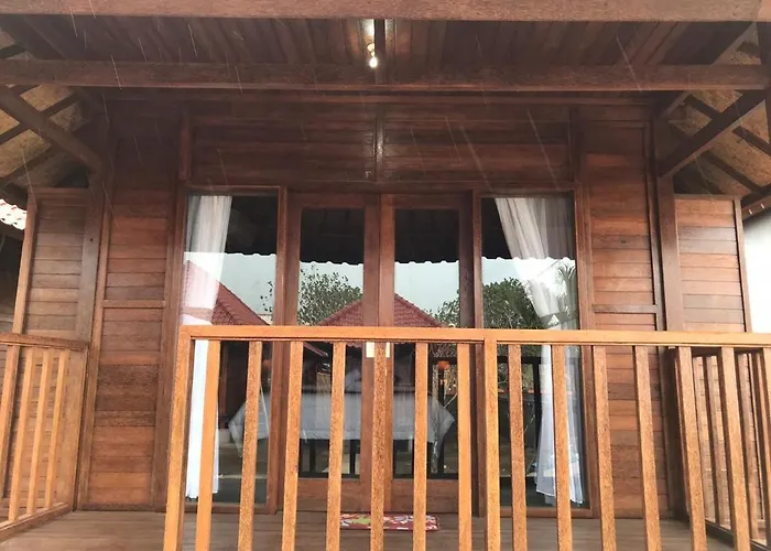 Mangrove Beach Hut リゾート レンボンガン島